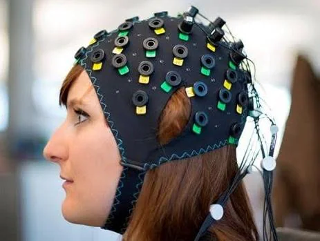 Interfaz cerebro-ordenador para la comunicación de personas con síndrome de enclaustramiento total