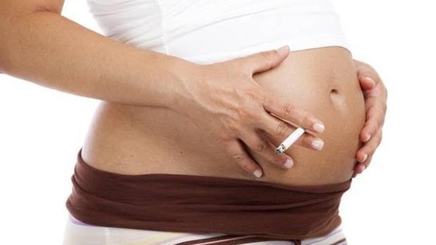 Fumar en el embarazo también compromete la salud ocular del futuro bebé