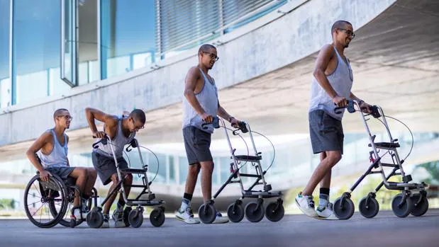 Tres parapléjicos vuelven a caminar gracias a una terapia que combina neuroestimulación y rehabilitación