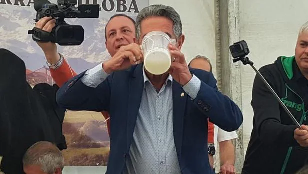 Por qué no deberías beber leche cruda como Miguel Ángel Revilla