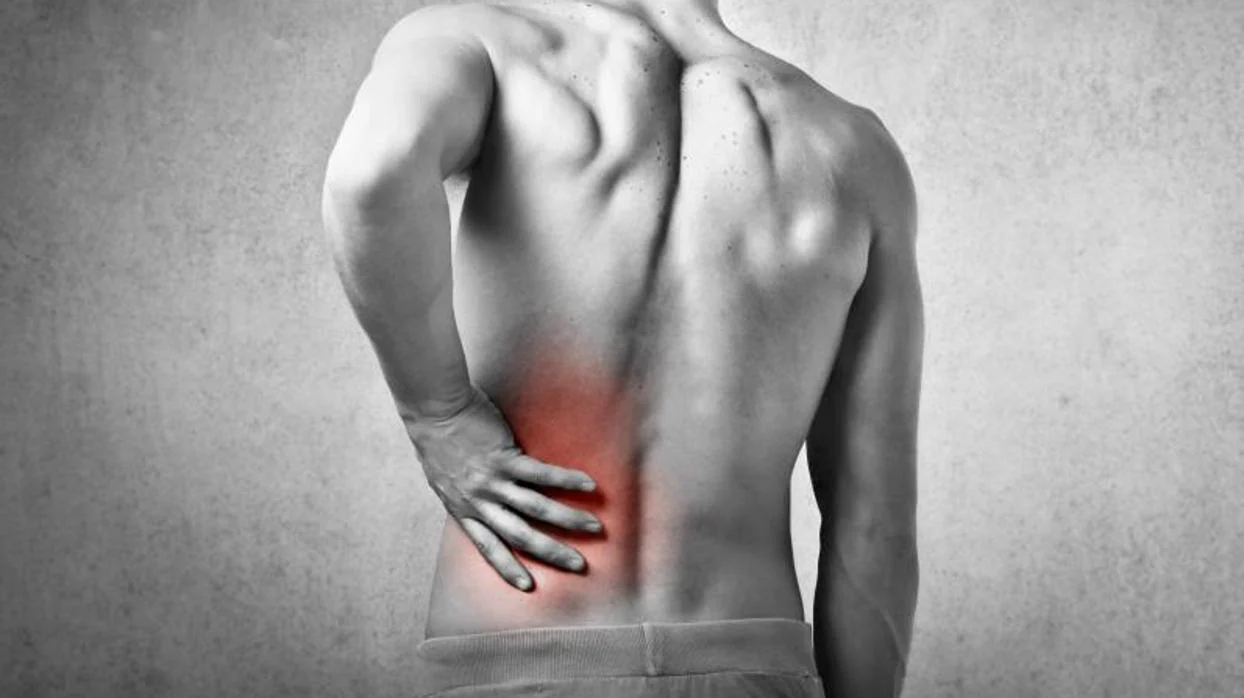 El lumbago se define como un «dolor que se localiza en la zona baja de la espalda, entre el límite inferior de las costillas y la zona glútea»