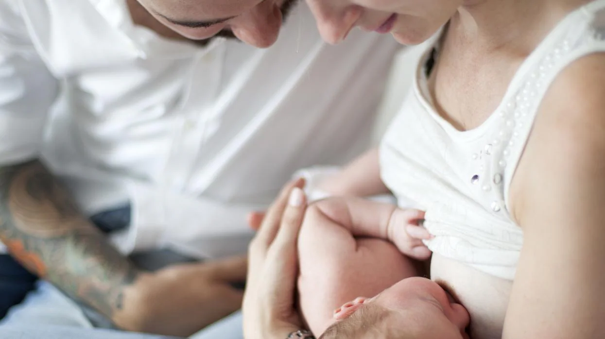Si bien una madre no siempre puede controlar la forma en que se da a luz a su bebé, exclusivo o la lactancia materna suplementaria