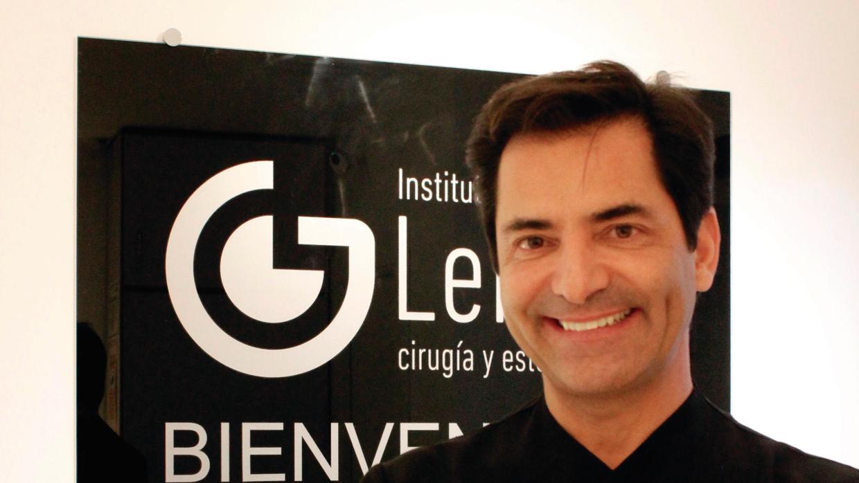 El doctor Gómez Lebrón está entre los 50 mejores médicos de España 2019