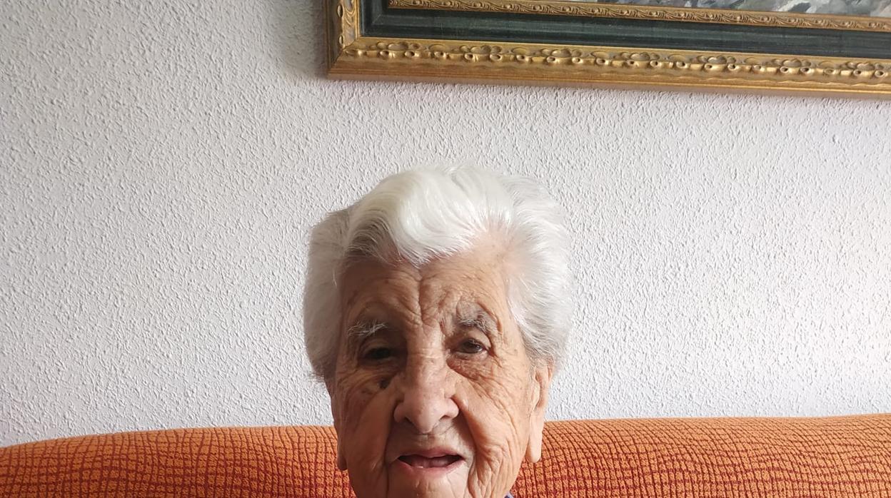 Con la edad, estas células madre neurales funcionales disminuyen. En la imagen, Luisa Nicasia, a punto de cumplir 104 años, estuvo una semana en el Hospital del Henares con Coronavirus