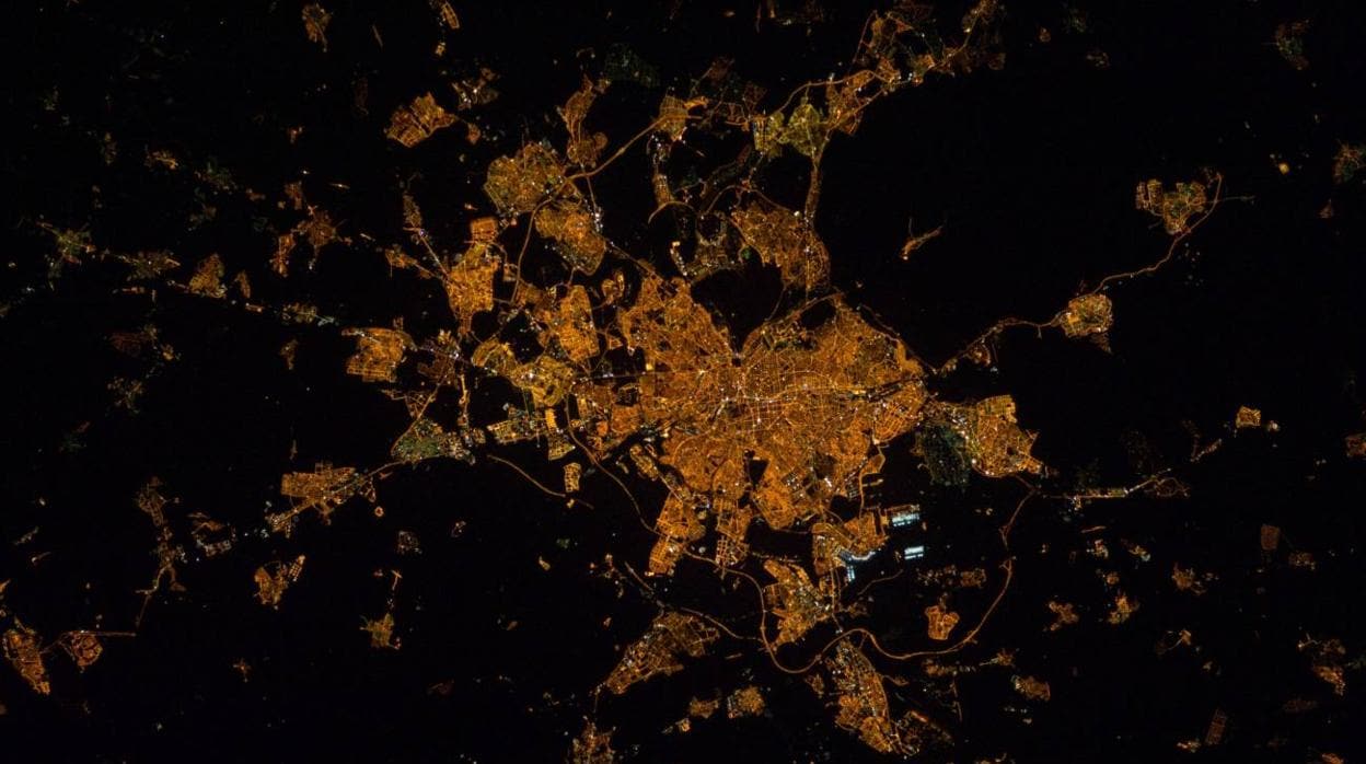 Imagen nocturna de Madrid desde la Estación Espacial Internacional, realizada el 12 de febrero de 2012