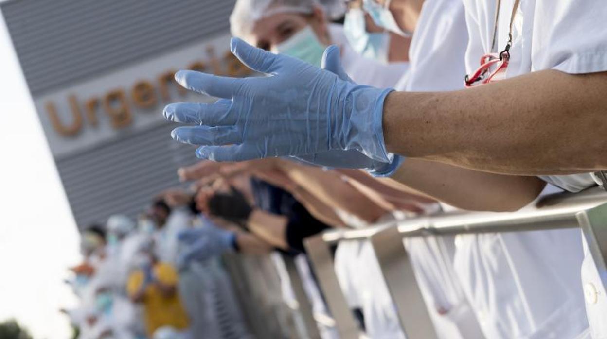 Más de 600 profesionales socio-santarios participan en un ensayo con un fármaco contra el sida para prevenir el Covid-19