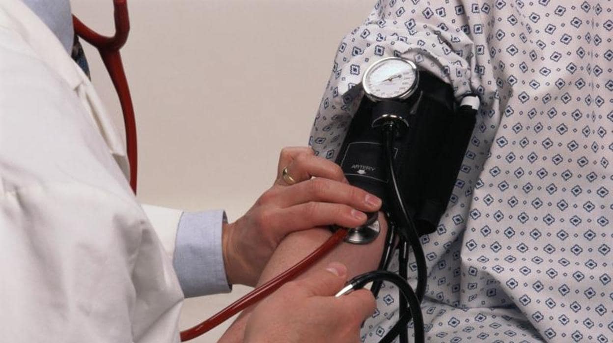 La hipertensión arterial es el factor de riesgo más frecuente en los pacientes ingresados con Covid-19