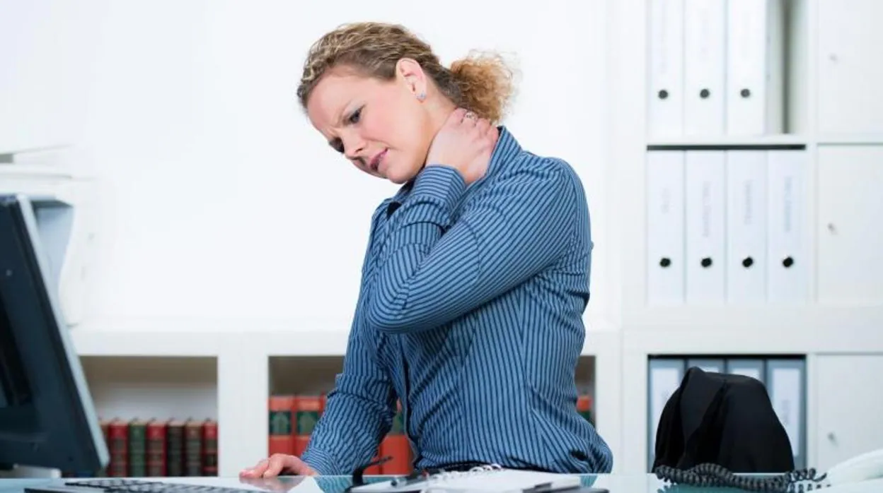 Las malas posturas favorecen el dolor de cuello