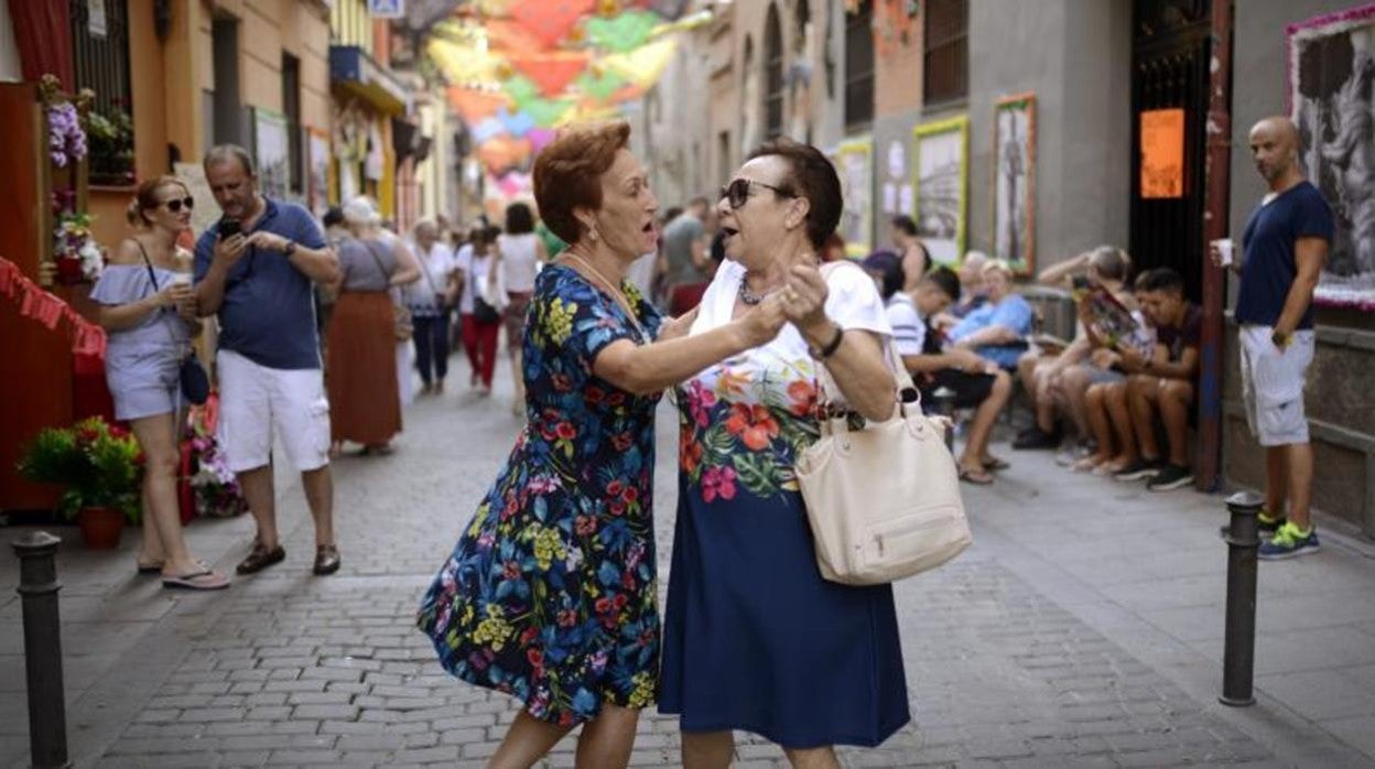 Bailar es un buen ejercicio para mantenerse en forma en la menopausia