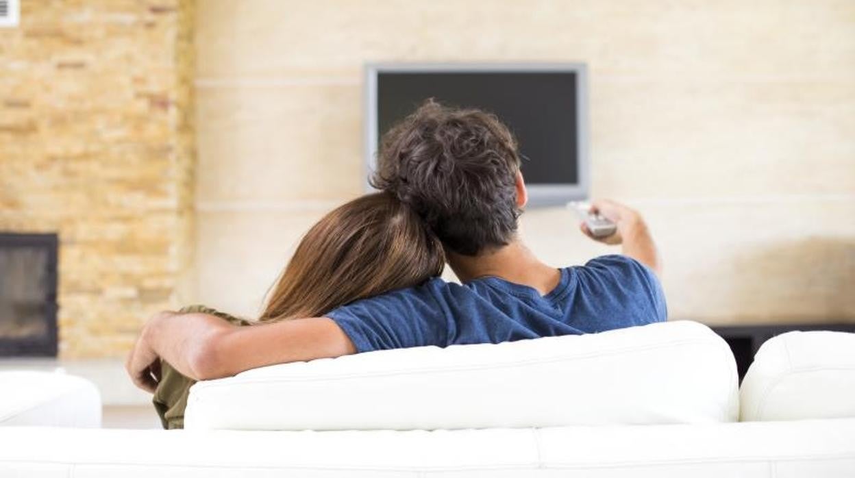 Pasar demasiado tiempo sentado o tumbado en tu tiempo libre aumenta el riesgo de ictus