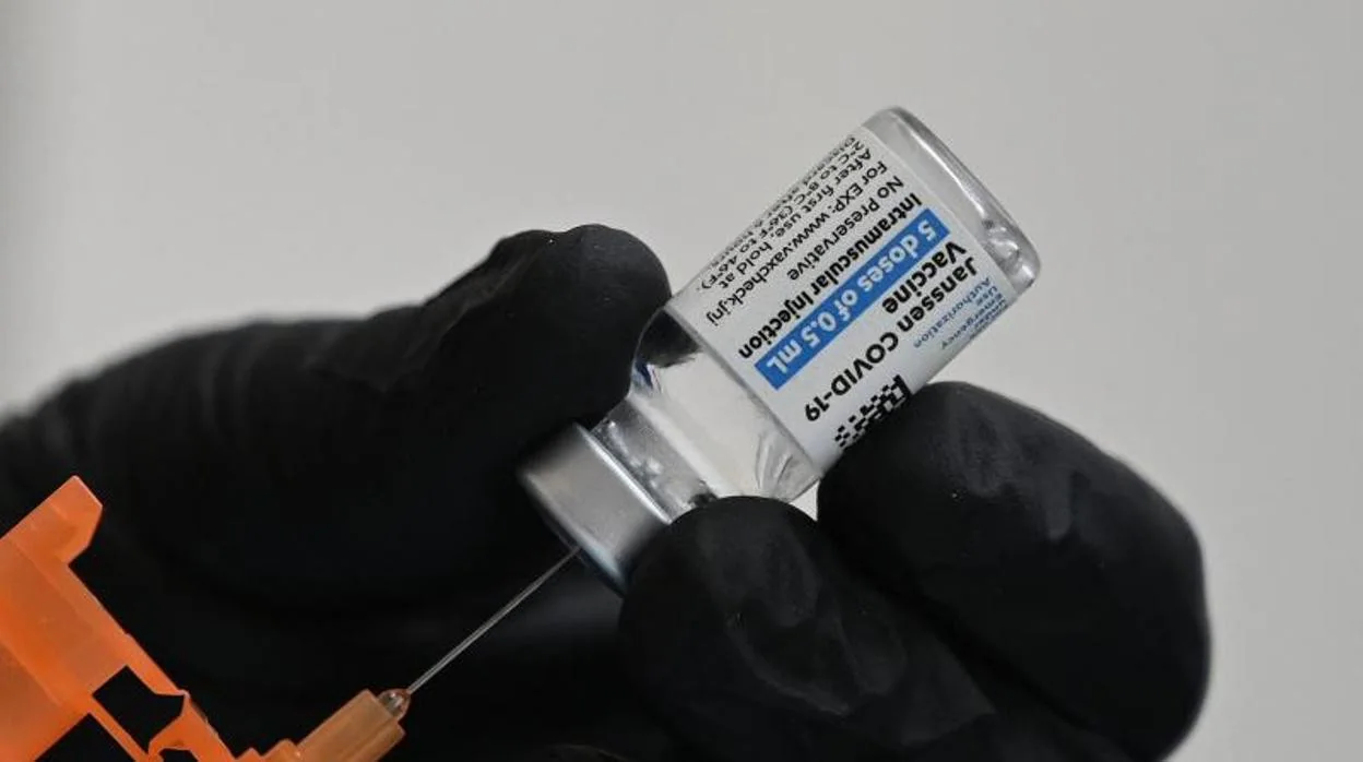 Sanidad pondrá dosis de refuerzo con Pfizer o Moderna a los vacunados con Janssen