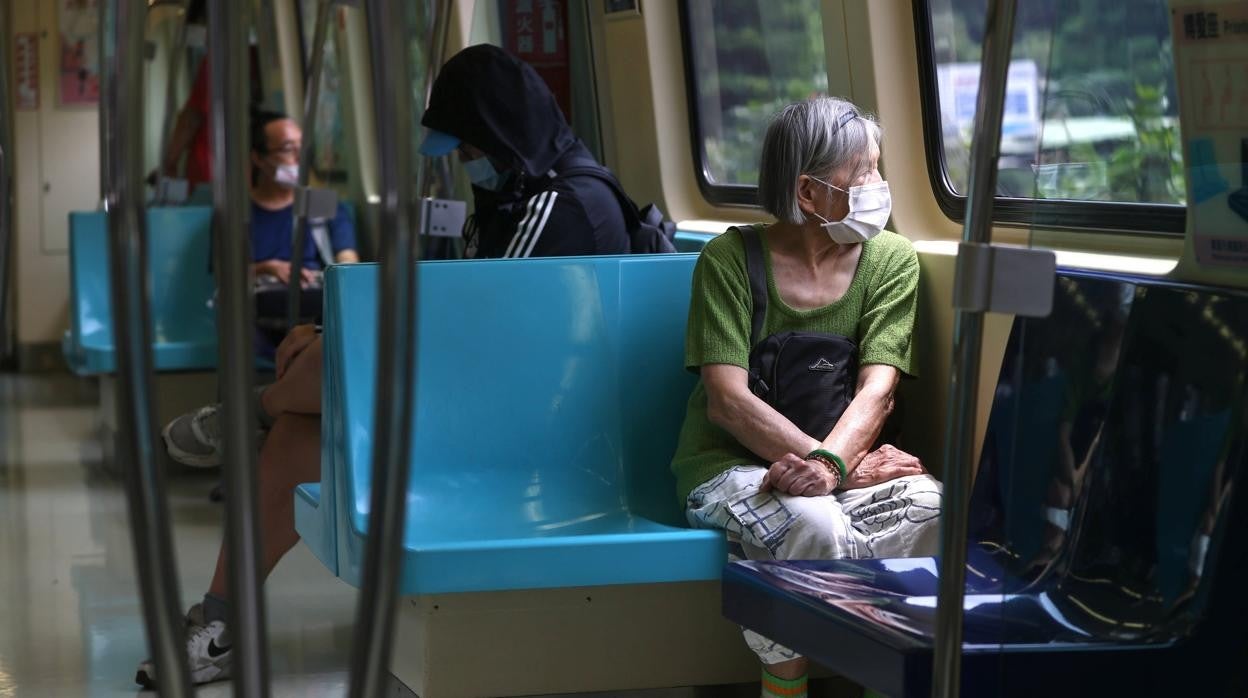 Mujer en autobús