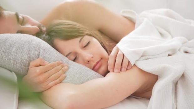 Este es el ejercicio que ayuda a dormir más y mejor
