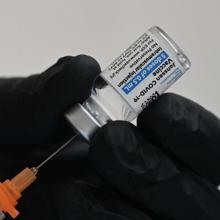 La EMA incluye nuevos efectos secundarios en las vacunas de Janssen y Moderna contra la Covid-19