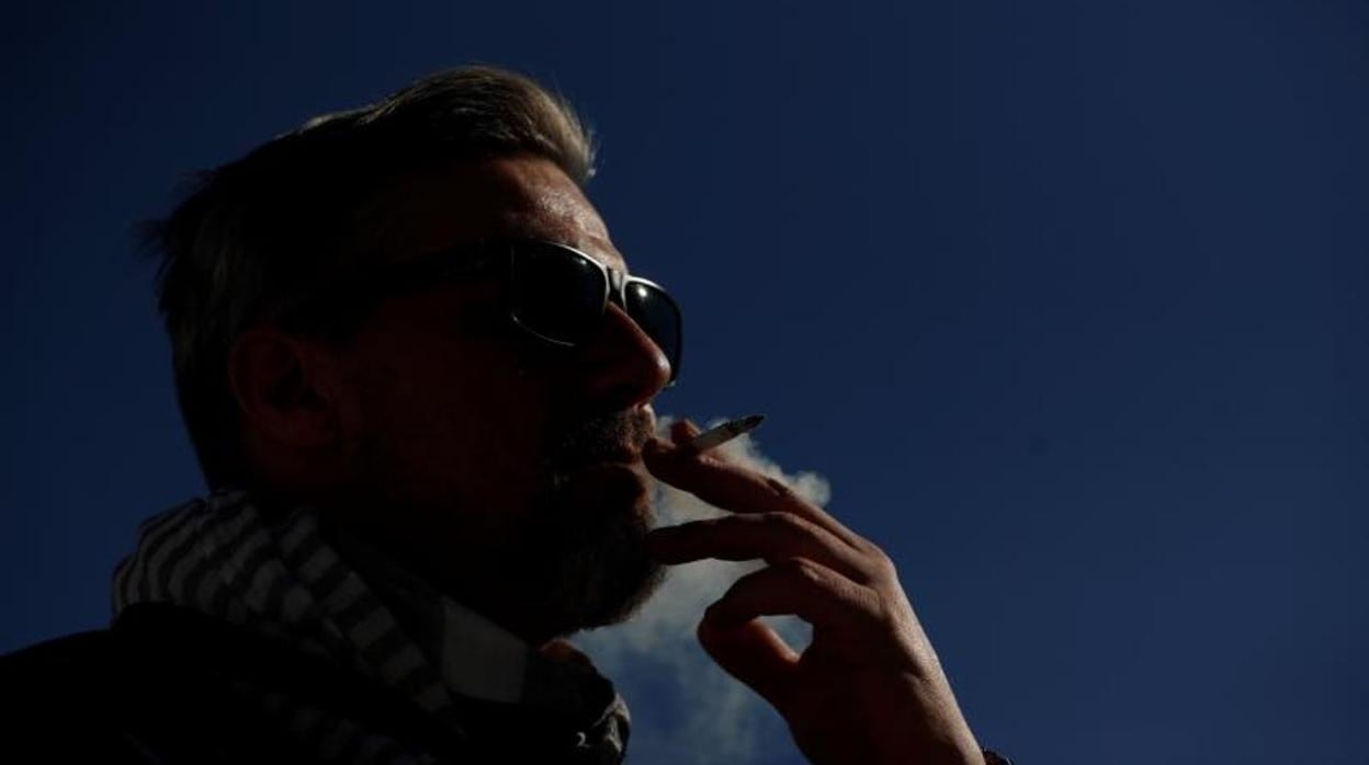 Un estudio apunta a los mecanismos por los que algunos fumadores no desarrollan cáncer de pulmón