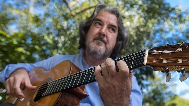 Rafael Riqueni, tocando por soleá