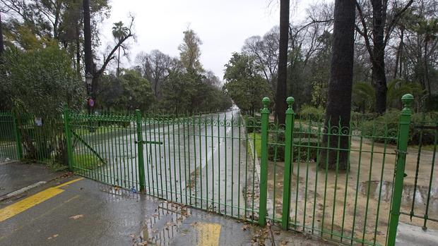 Puertas cerradas en el parque de María Luisa