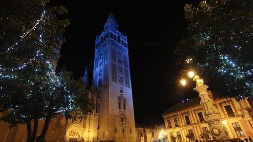 La Giralda iluminada