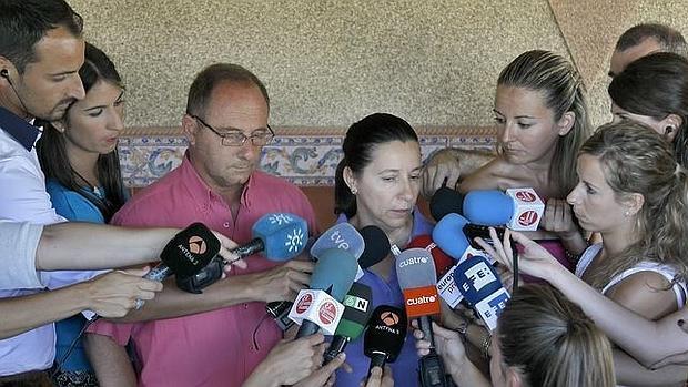 Los padres de Marta atienden a los medios en una imagen de archivo