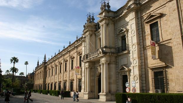 Fachada de la Facultad de Derecho de la Hispalense