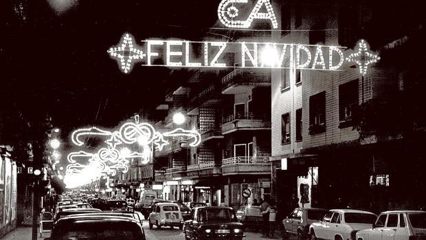 Las luces de Navidad en la calle Asunción en diciembre de 1981