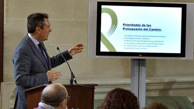 El alcalde, Juan Espadas, durante la presentación del presupuesto