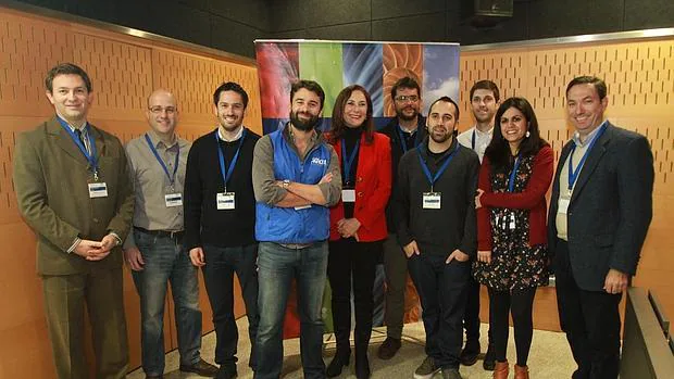 Teresa Sáez con los jóvenes empresarios