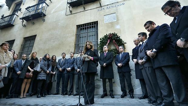 Homenaje en la calle Don Remondo a Alberto y Ascen