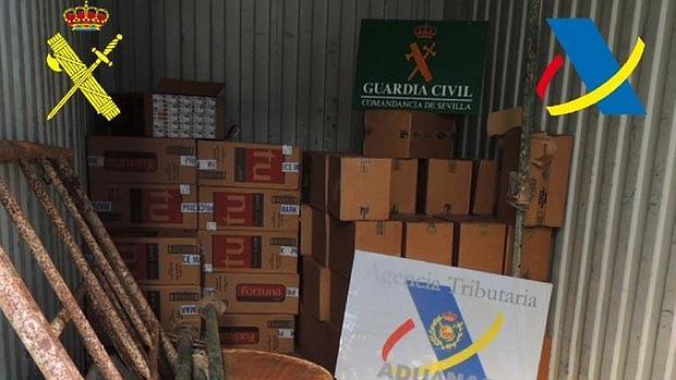 Incautadas 192.000 cajetillas de tabaco de contrabando en el puerto de Sevilla