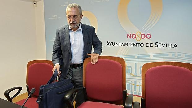 Juan Manuel Flores, justo antes de su rueda de prensa