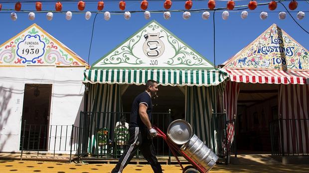 Más de 200.000 bombillas iluminan esta noche la Feria de Abril 2016