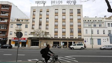 Hotel Virgen de los Reyes, en la calle Luis Montoto