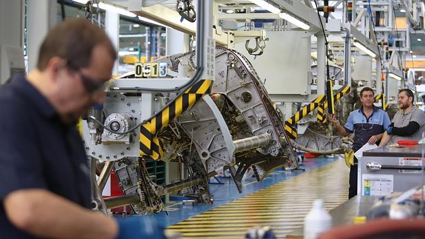 Operarios trabajando en la factoría de Airbus