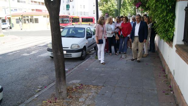 Zoido, en la visita a Heliópolis