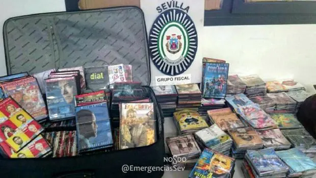 Lote de DVD's piratas incautado por la Policía Local de Sevilla en Su Eminencia