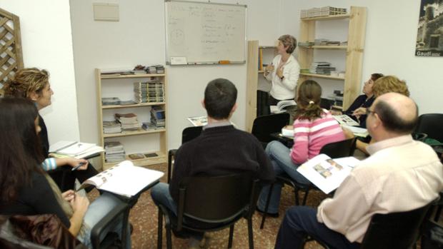 Una clase de idiomas en Sevilla