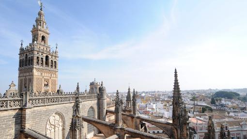 La Giralda vista desde las cubiertas de la Catedral