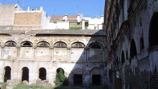 El claustro del convento, en ruinas