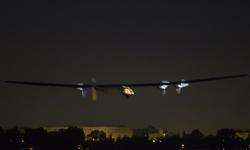 El Solar Impulse despega del aeropuerto de Sevilla