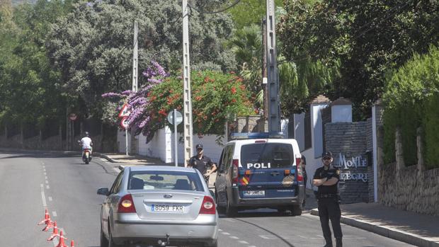 Agentes durante un control policial