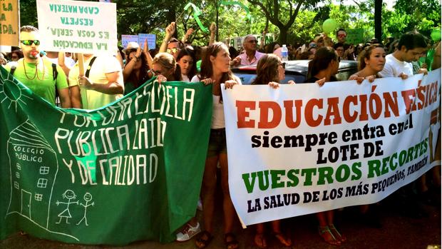 Los docentes protestan contra los recortes de la Junta de Andalucía