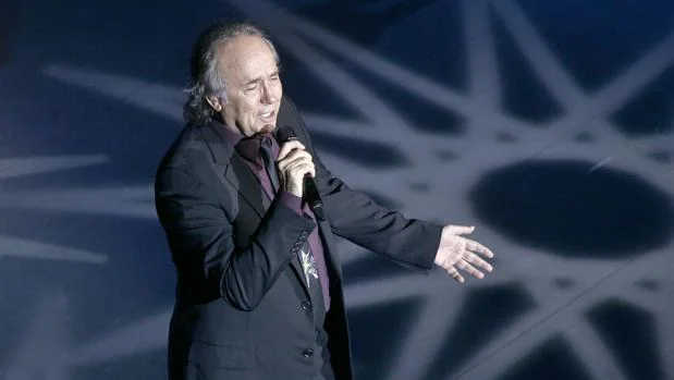 Joan Manuel Serrat en una actuación en Sevilla