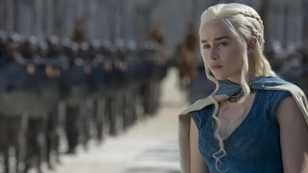Emilia Clarke interpreta a Daenerys Targaryen