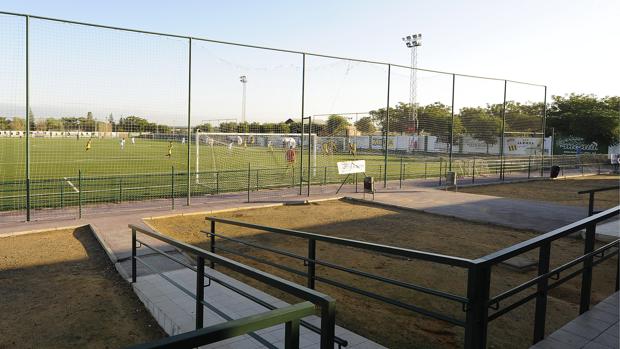 Campo de fútbol de hierba artificial del centro deportivo Alcosa
