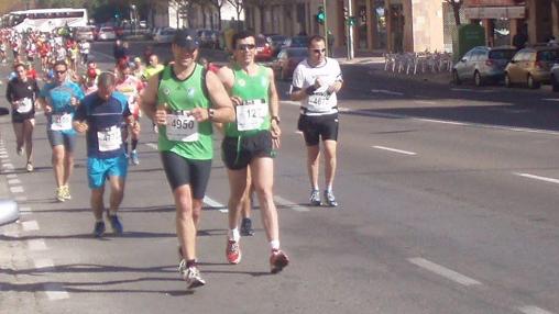 Corredores del Parque de María Luisa durante la maratón de 2012