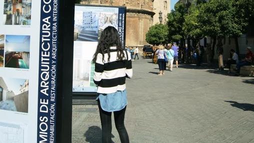 Exposición instalada en la Plaza del Triunfo