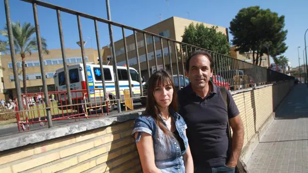 María del Mar Hidalgo Vázquez y Javier Pérez Blanco piden ayuda para su hijo
