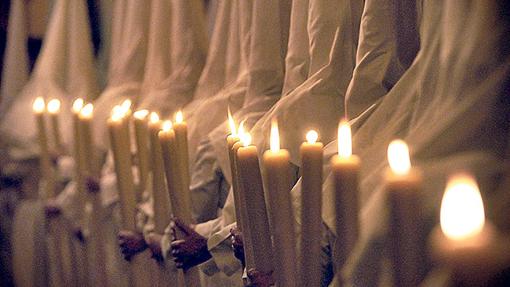 Fila de nazarenos de La Amargura