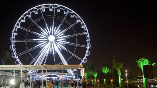 Noria de Sevilla, ubicada en el muelle de las Delicias