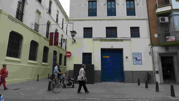 El inmueble de la calle Antonia Díaz, antiguo almacén de Lipasam, lleva cerrado más de dos años